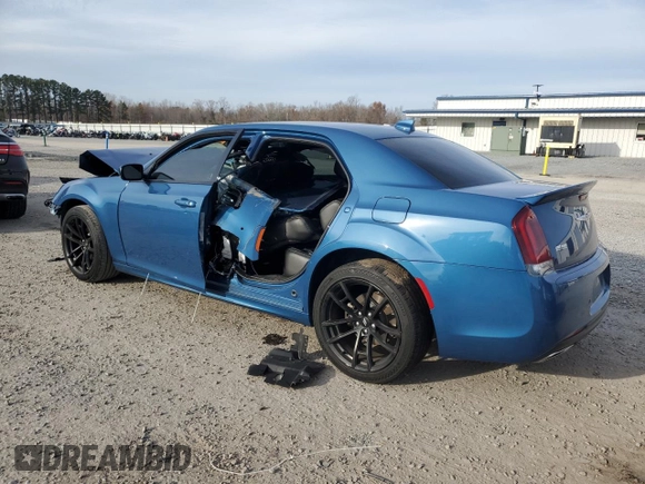 2020 Chrysler 300 S z VIN 2C3CCABT3LH222084, wystawiony jako Copart lot #85189304 z przebiegiem Nie podano mil oraz Szkody całkowita. Historia ofert i sprzedaży dostępna na DreamBid. Obrazek 2.