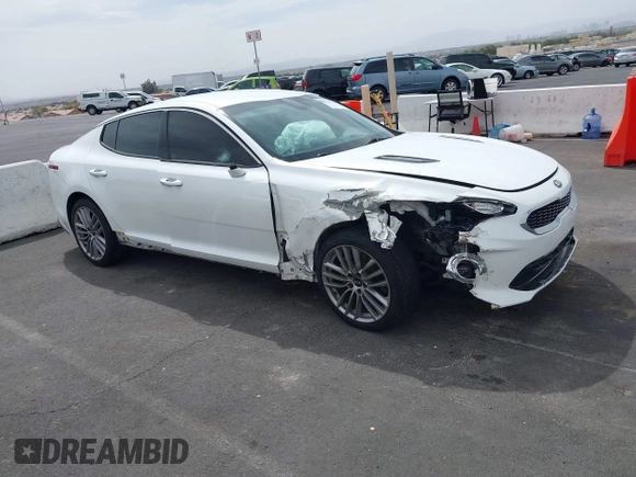2018 Kia Stinger with VIN KNAE15LA8J6031125, listed as a IAAI auction lot 41928665 with 82,003 mi miles. Bid and sale history available at carsss.com. Image 1.