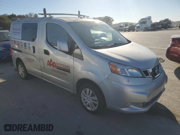 2018 Nissan NV200 S z VIN 3N6CM0KN7JK704620, wystawiony jako Copart lot #74920384 z przebiegiem 225 431 mil mil oraz Szkoda całkowita • Salvage title. Historia ofert i sprzedaży dostępna na DreamBid. Obrazek 4.