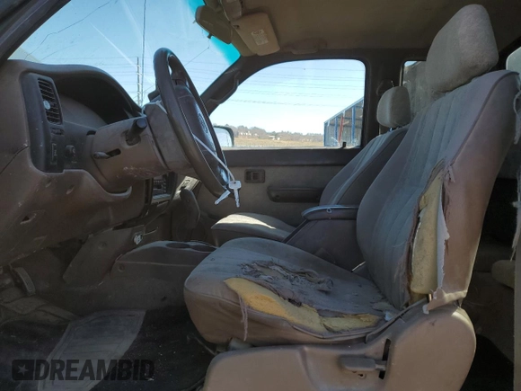 2000 Toyota Tacoma PreRunner with VIN 4TASM92N1YZ680858, listed as a Copart auction lot 47005745 with 333,428 mi miles and Salvage title. Bid and sale history available at DreamBid. Image 7.
