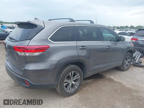2018 Toyota Highlander LE with VIN 5TDZZRFH0JS236919, listed as a IAAI auction lot 42642151 with 121,266 mi miles and . Bid and sale history available at DreamBid. Image 4.