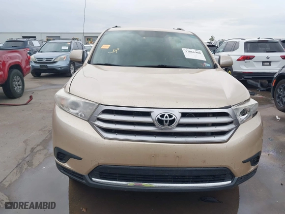 2011 Toyota Highlander with VIN 5TDZK3EH3BS038579, listed as a IAAI auction lot 37866988 with 128,956 mi miles. Bid and sale history available at carsss.com. Image 12.