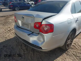 2006 Volkswagen Jetta 2.5L z VIN 3VWRF71K56M703871, wystawiony jako IAAI lot #41667114 z przebiegiem 119 569 mil mil oraz . Historia ofert i sprzedaży dostępna na DreamBid. Obrazek 6.