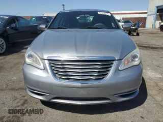 2013 Chrysler 200 LX with VIN 1C3CCBAB8DN698435, listed as a Copart auction lot 52614135 with 122,313 mi miles and Clean Title. Bid and sale history available at carsss.com. Image 5.