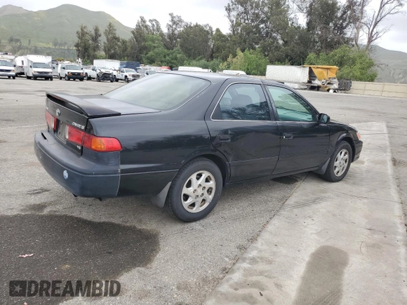 2000 Toyota Camry LE z VIN 4T1BF22K9YU949936, wystawiony jako Copart lot #54782815 z przebiegiem 239 139 mil mil oraz Szkoda całkowita • Salvage title. Historia ofert i sprzedaży dostępna na DreamBid. Obrazek 3.