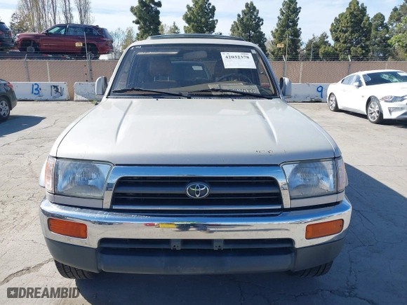 1997 Toyota 4Runner Limited with VIN JT3GN87RXV0024918, listed as a IAAI auction lot 42032378 with 173,784 mi miles. Bid and sale history available at carsss.com. Image 6.