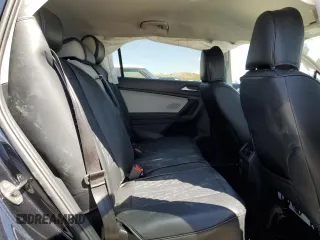 2024 Volkswagen Tiguan S z VIN 3VVRB7AX5RM151188, wystawiony jako Copart lot #55497675 z przebiegiem Nie podano mil oraz Szkoda całkowita • Salvage title. Historia ofert i sprzedaży dostępna na DreamBid. Obrazek 10.