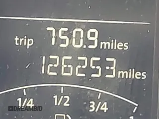 2017 Volkswagen Jetta S z VIN 3VW2B7AJ3HM303198, wystawiony jako IAAI lot #42651056 z przebiegiem 126 253 mil mil oraz . Historia ofert i sprzedaży dostępna na DreamBid. Obrazek 16.