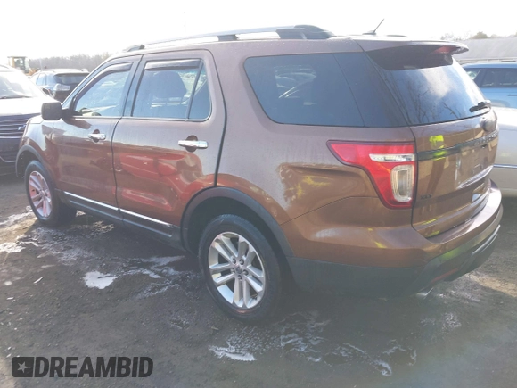 2011 Ford Explorer XLT with VIN 1FMHK8D88BGA14374, listed as a IAAI auction lot 41645932 with 236,331 mi miles and . Bid and sale history available at DreamBid. Image 3.