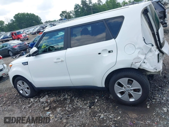2016 Kia Soul z VIN KNDJN2A23G7362505, wystawiony jako IAAI lot #42280947 z przebiegiem 126 029 mil mil oraz . Historia ofert i sprzedaży dostępna na DreamBid. Obrazek 15.