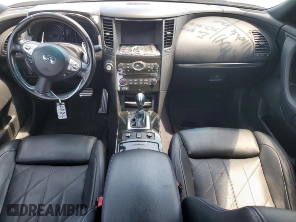 2015 Infiniti QX70 z VIN JN8CS1MW5FM481185, wystawiony jako Copart lot #52884555 z przebiegiem Nie podano mil oraz Szkoda całkowita • Salvage title. Historia ofert i sprzedaży dostępna na DreamBid. Obrazek 8.