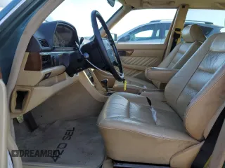 1989 Mercedes-Benz 420 420SEL with VIN WDBCA35EXKA489275, listed as a Copart auction lot 81286284 with 154,137 mi miles and Clean Title. Bid and sale history available at carsss.com. Image 7.
