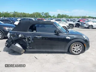 2021 MINI Convertible Cooper S z VIN WMWWJ5C0XM3M08622, wystawiony jako IAAI lot #42507679 z przebiegiem 36 932 mil mil oraz . Historia ofert i sprzedaży dostępna na DreamBid. Obrazek 13.