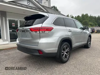 2019 Toyota Highlander LE with VIN 5TDBZRFH9KS945111, listed as a IAAI auction lot 42727416 with 179,416 mi miles and . Bid and sale history available at DreamBid. Image 4.