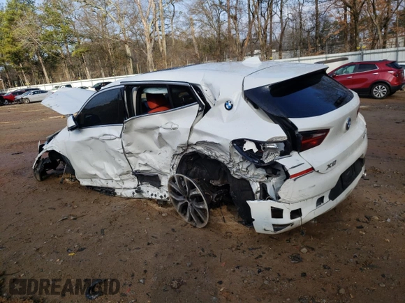2022 BMW X2 sDrive28i with VIN WBXYH9C05N5T67775, listed as a Copart auction lot 44045505 with 34,100 mi miles and Salvage Title. Bid and sale history available at carsss.com. Image 2.