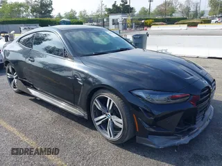 2021 BMW M4 Competition z VIN WBS33AZ01MCH15687, wystawiony jako IAAI lot #42040926 z przebiegiem 44 759 mil mil oraz . Historia ofert i sprzedaży dostępna na DreamBid. Obrazek 1.