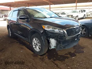 2019 Kia Sorento LX with VIN 5XYPGDA32KG439966, listed as a IAAI auction lot 42046846 with 101,592 mi miles. Bid and sale history available at carsss.com. Image 1.