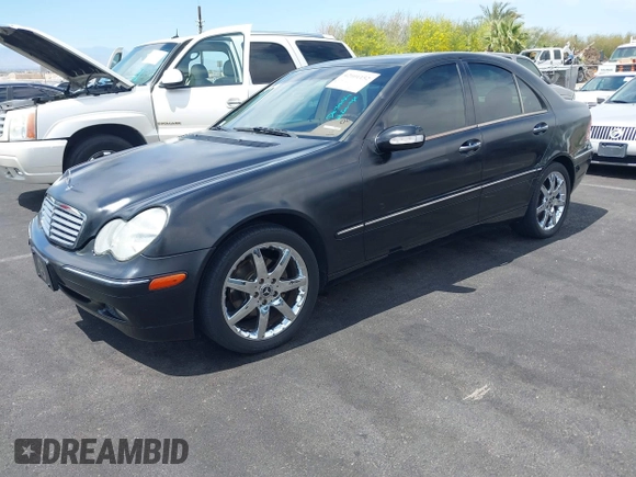 2004 Mercedes-Benz C 240 z VIN WDBRF61J94A558752, wystawiony jako IAAI lot #42101152 z przebiegiem 122 836 mil mil oraz . Historia ofert i sprzedaży dostępna na DreamBid. Obrazek 2.