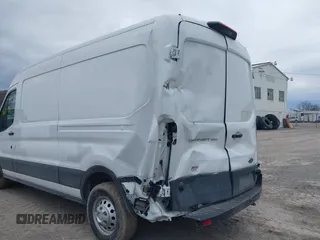 2020 Ford Transit Cargo z VIN 1FTBR2C86LKB45614, wystawiony jako IAAI lot #41665561 z przebiegiem 50 727 mil mil oraz . Historia ofert i sprzedaży dostępna na DreamBid. Obrazek 6.