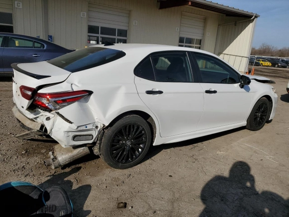 2020 Toyota Camry SE with VIN 4T1G11AK4LU329911, listed as a Copart auction lot 48550345 with 32,222 mi miles and Salvage Title. Bid and sale history available at carsss.com. Image 3.