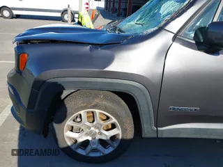 2018 Jeep Renegade Latitude with VIN ZACCJABB5JPH92303, listed as a IAAI auction lot 41762062 with 89,717 mi miles. Bid and sale history available at carsss.com. Image 19.