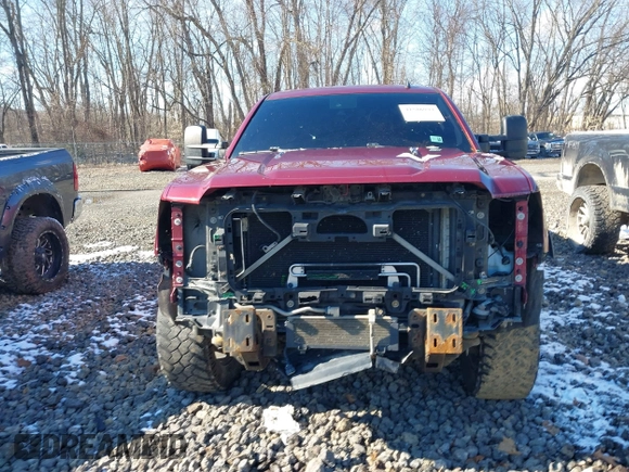 2015 GMC Sierra 2500HD Denali z VIN 1GT120E8XFF188285, wystawiony jako IAAI lot #41586993 z przebiegiem 141 691 mil mil oraz . Historia ofert i sprzedaży dostępna na DreamBid. Obrazek 13.