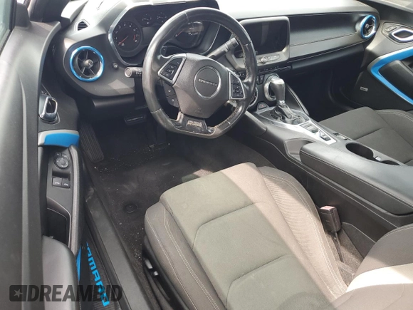 2017 Chevrolet Camaro 1LT z VIN 1G1FB1RX9H0160179, wystawiony jako Copart lot #56004185 z przebiegiem Nie podano mil oraz Czysty tytuł • Clean title. Historia ofert i sprzedaży dostępna na DreamBid. Obrazek 8.