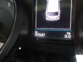 2019 Volkswagen Atlas SE z VIN 1V2WR2CA8KC504134, wystawiony jako IAAI lot #41700050 z przebiegiem 97 047 mil mil oraz . Historia ofert i sprzedaży dostępna na DreamBid. Obrazek 15.