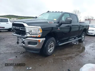 2023 Ram 2500 Tradesman z VIN 3C6UR5CL9PG593221, wystawiony jako IAAI lot #41959202 z przebiegiem 29 303 mil mil oraz . Historia ofert i sprzedaży dostępna na DreamBid. Obrazek 2.