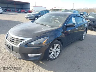 2014 Nissan Altima 2.5 SV with VIN 1N4AL3AP8EC293098, listed as a IAAI auction lot 41624694 with 259,608 mi miles. Bid and sale history available at carsss.com. Image 2.