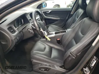 2017 Volvo S60 Inscription z VIN LYV402HK3HB132249, wystawiony jako Copart lot #62182244 z przebiegiem 58 716 mil mil oraz Szkoda całkowita • Salvage title. Historia ofert i sprzedaży dostępna na DreamBid. Obrazek 7.