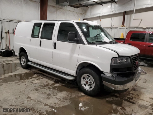2023 GMC Savana Cargo Van with VIN 1GTW7AFP6P1138386, listed as a Copart auction lot 86204364 with 10,493 mi miles and Clean Title. Bid and sale history available at carsss.com. Image 4.