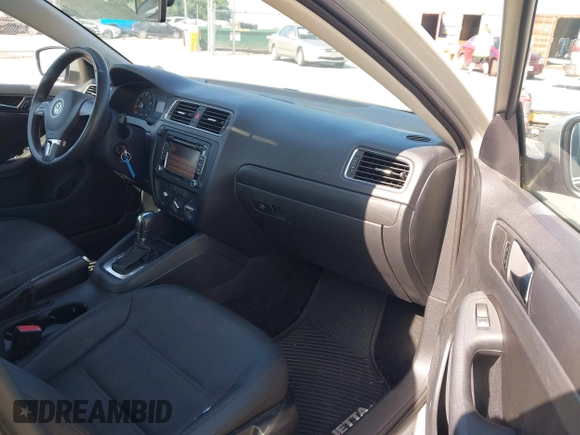 2011 Volkswagen Jetta SE with VIN 3VWDX7AJ9BM393698, listed as a IAAI auction lot 42554597 with 91,081 mi miles and . Bid and sale history available at DreamBid. Image 5.