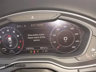 2018 Audi Q5 Premium Plus with VIN WA1BNAFY8J2087305, listed as a IAAI auction lot 41961830 with 128,163 mi miles. Bid and sale history available at carsss.com. Image 7.
