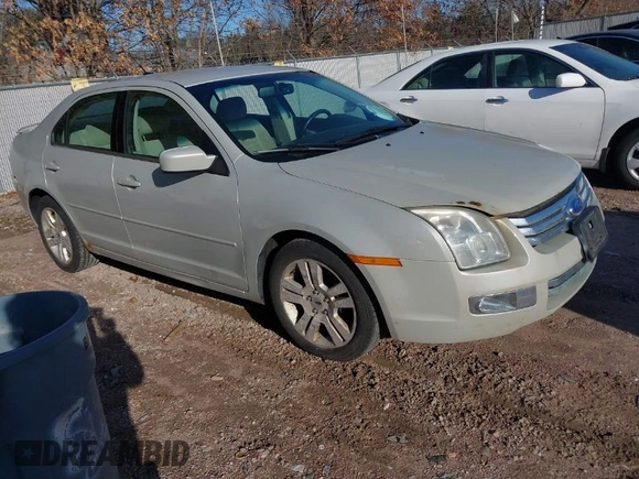 2008 Ford Fusion SEL with VIN 3FAHP08118R156805, listed as a IAAI auction lot 41853953 with 194,455 mi miles. Bid and sale history available at carsss.com. Image 1.