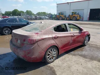 2015 Hyundai Elantra SE z VIN 5NPDH4AE1FH599305, wystawiony jako IAAI lot #42082653 z przebiegiem Nie podano mil oraz . Historia ofert i sprzedaży dostępna na DreamBid. Obrazek 4.