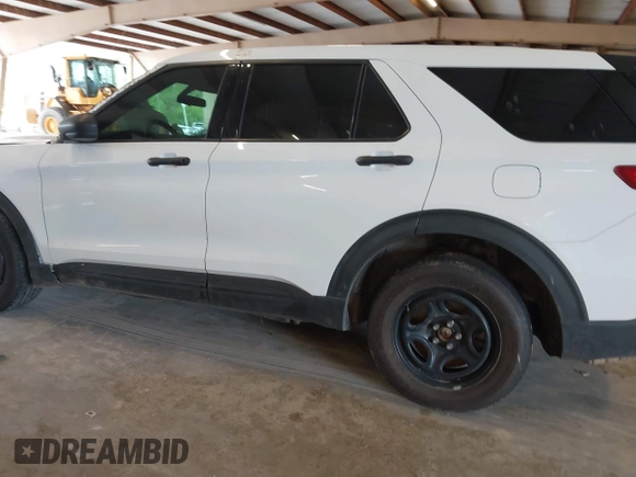 2021 Ford Police Interceptor Utility z VIN 1FM5K8AB1MGB54109, wystawiony jako IAAI lot #41694271 z przebiegiem 90 073 mil mil oraz . Historia ofert i sprzedaży dostępna na DreamBid. Obrazek 14.