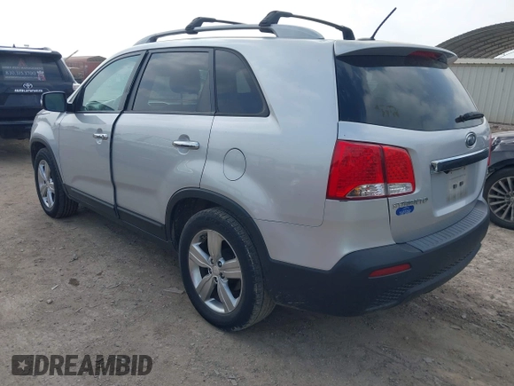 2013 Kia Sorento EX with VIN 5XYKU4A22DG413476, listed as a IAAI auction lot 41904366 with 225,827 mi miles and . Bid and sale history available at carsss.com. Image 3.