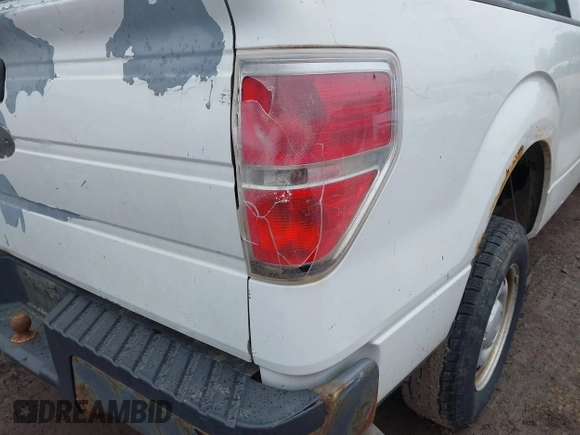 2010 Ford F-150 XL с VIN 1FTMF1CW2AKC10322, выставлен на аукционе IAAI как лот 42345148 с пробегом 161 331 миль миль и . История ставок и продаж доступна на DreamBid. Изображение 6.
