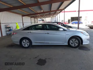 2015 Hyundai Sonata Hybrid Limited with VIN KMHEC4A49FA133103, listed as a IAAI auction lot 41885524 with 122,261 mi miles. Bid and sale history available at carsss.com. Image 13.