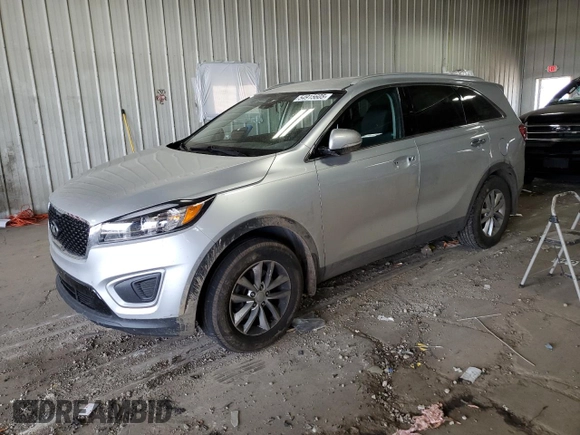 2017 Kia Sorento LX z VIN 5XYPG4A33HG218448, wystawiony jako Copart lot #54915605 z przebiegiem 102 932 mil mil oraz Czysty tytuł • Clean title. Historia ofert i sprzedaży dostępna na DreamBid. Obrazek 1.
