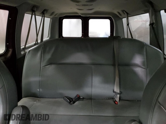 2008 Ford Econoline Passenger XL z VIN 1FMNE11WX8DB28410, wystawiony jako Copart lot #49126075 z przebiegiem 94 760 mil mil oraz Czysty tytuł • Clean title. Historia ofert i sprzedaży dostępna na DreamBid. Obrazek 10.