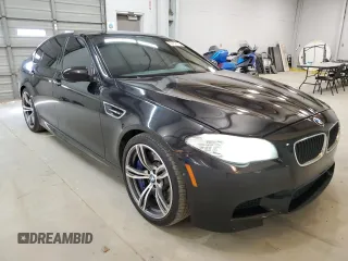 2013 BMW M5 z VIN WBSFV9C5XDC772672, wystawiony jako Copart lot #53732175 z przebiegiem 83 665 mil mil oraz Tytuł czysty. Historia ofert i sprzedaży dostępna na DreamBid. Obrazek 4.