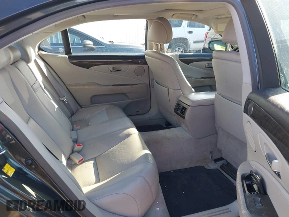 2008 Lexus LS LWB with VIN JTHGL46F885028568, listed as a IAAI auction lot 41615838 with 225,793 mi miles. Bid and sale history available at carsss.com. Image 8.
