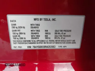2024 Tesla Model Y Long Range with VIN 7SAYGDEE8RA283983, listed as a IAAI auction lot 39926362 with 1,999 mi miles. Bid and sale history available at carsss.com. Image 9.