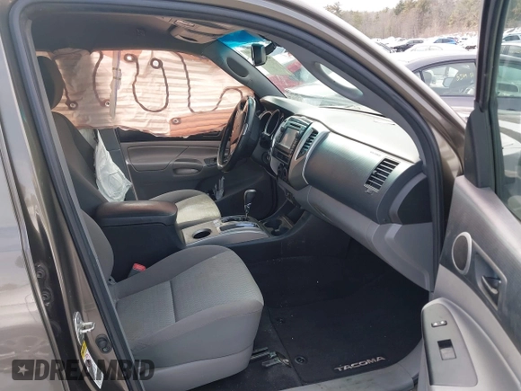 2013 Toyota Tacoma with VIN 3TMMU4FNXDM054733, listed as a IAAI auction lot 41621550 with 1 mi miles. Bid and sale history available at carsss.com. Image 5.