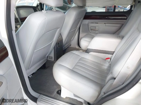 2004 Lincoln Aviator Luxury with VIN 5LMEU68H34ZJ39573, listed as a IAAI auction lot 41743036 with 117,592 mi miles. Bid and sale history available at carsss.com. Image 8.