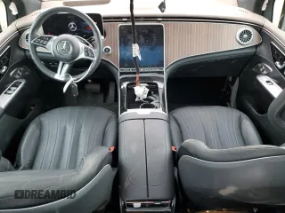 2023 Mercedes-Benz EQE 500 z VIN 4JGGM2CB4PA019369, wystawiony jako Copart lot #52765095 z przebiegiem 29 884 mil mil oraz Szkody całkowita. Historia ofert i sprzedaży dostępna na DreamBid. Obrazek 8.