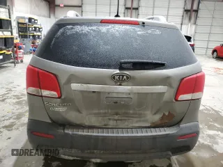 2012 Kia Sorento LX z VIN 5XYKT4A63CG241446, wystawiony jako Copart lot #45536195 z przebiegiem 177 209 mil mil oraz Szkoda całkowita • Salvage title. Historia ofert i sprzedaży dostępna na DreamBid. Obrazek 6.
