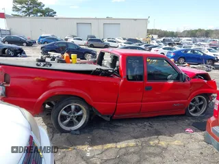 2001 Chevrolet S-10 LS with VIN 1GCCS19W818196034, listed as a IAAI auction lot 41571114 with 222,440 mi miles and . Bid and sale history available at DreamBid. Image 12.